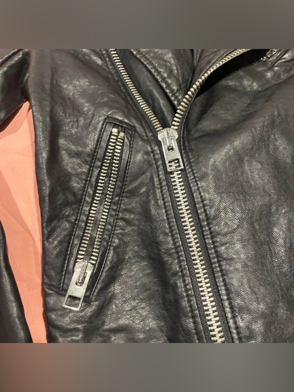 Edgy Faux Leather Moto Jacket With Zipper Accents Size 2-4 XS - Picture 3 of 5